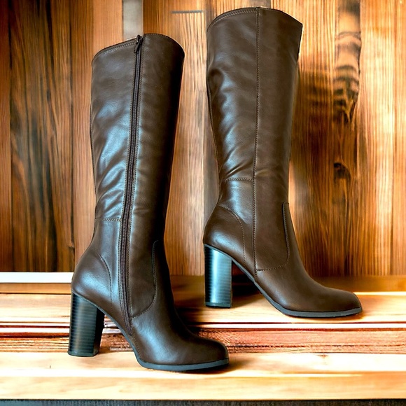 me too Shoes - Me too - NWOT - Dark Brown Zip up Boots -  - Size 6